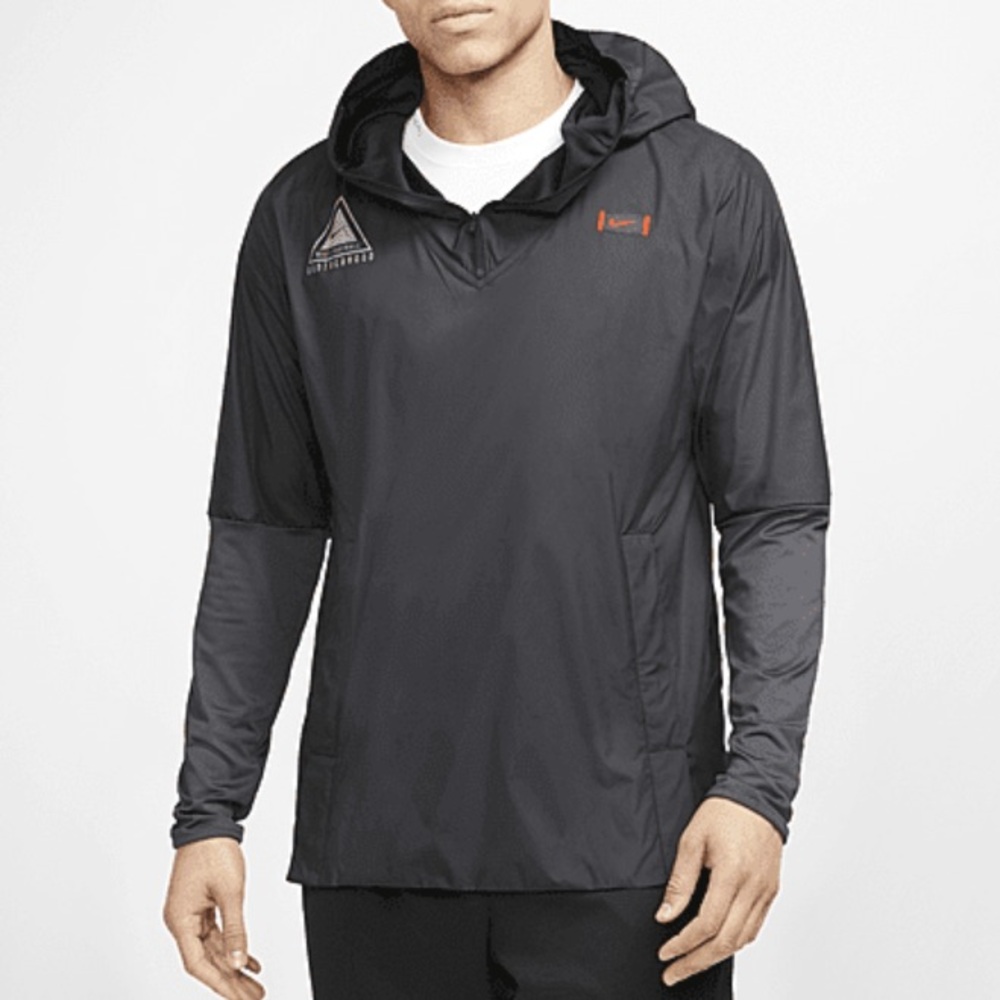 Nike FOOTBALL 🏈 Men’s Medium hoodie.